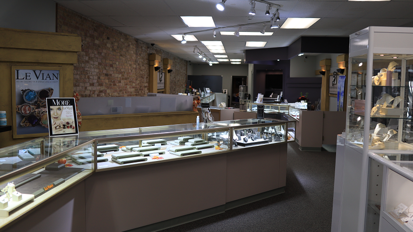 Holiday Shopping for Diamond Jewelry in Plymouth IN