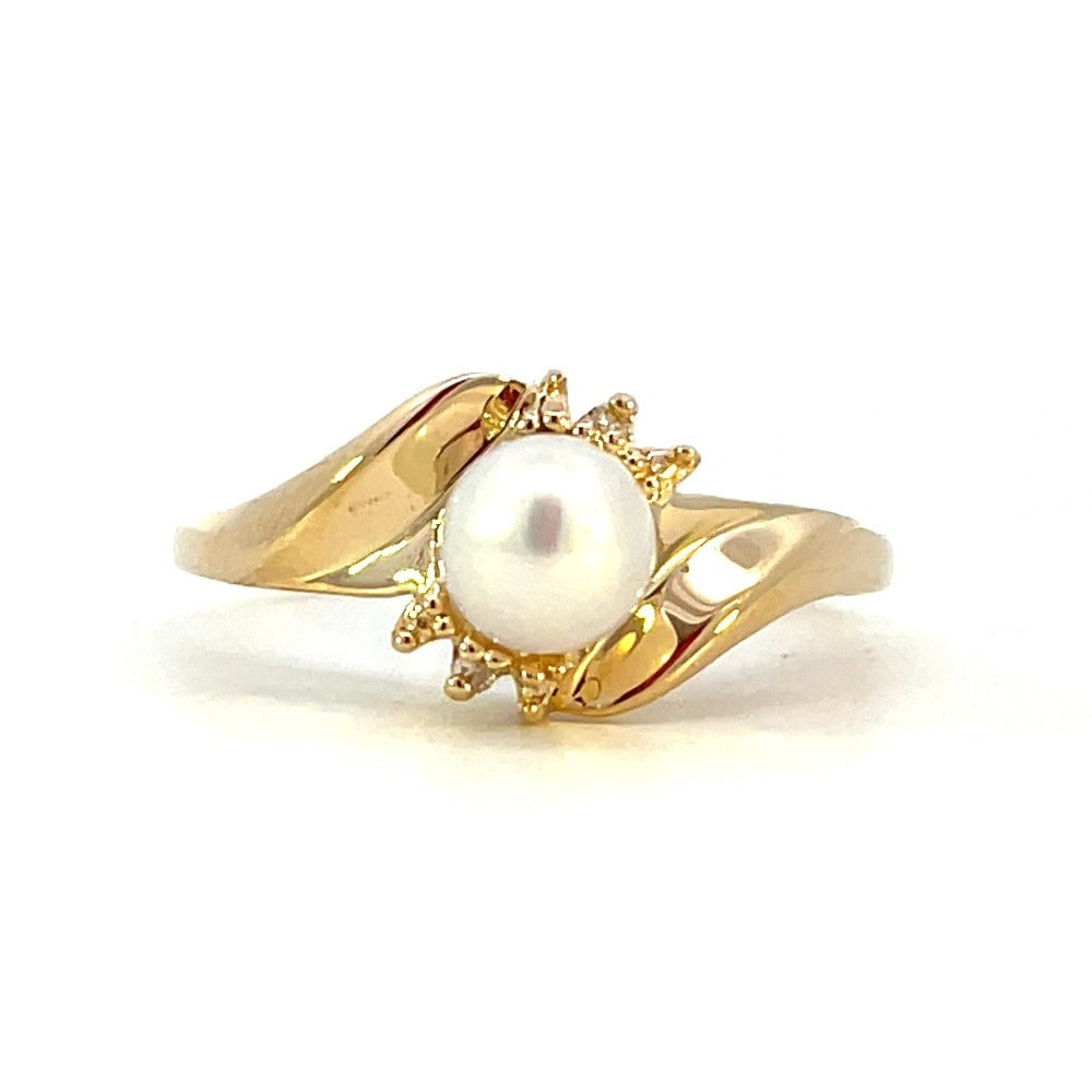 10KY Pearl and Diamond Ring