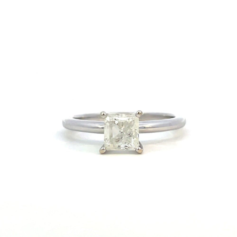 detail view of 10kw princess cut diamond solitaire ring