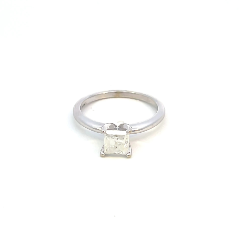 front view of 10kw princess cut diamond solitaire ring