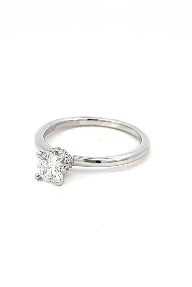 side view of 14kw SallyK Accented solitiare engagement ring