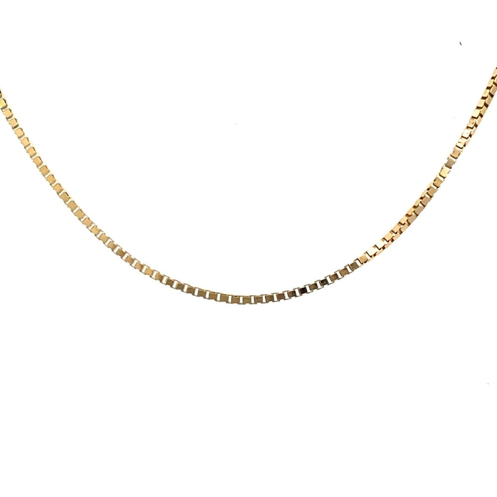 detail view of 18 inch 14k yellow gold box chain