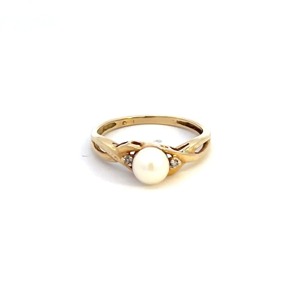 front view of 10ky pearl ring with diamond accents