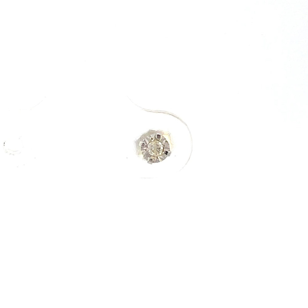 front view of 10kw single diamond earring with illusion plate