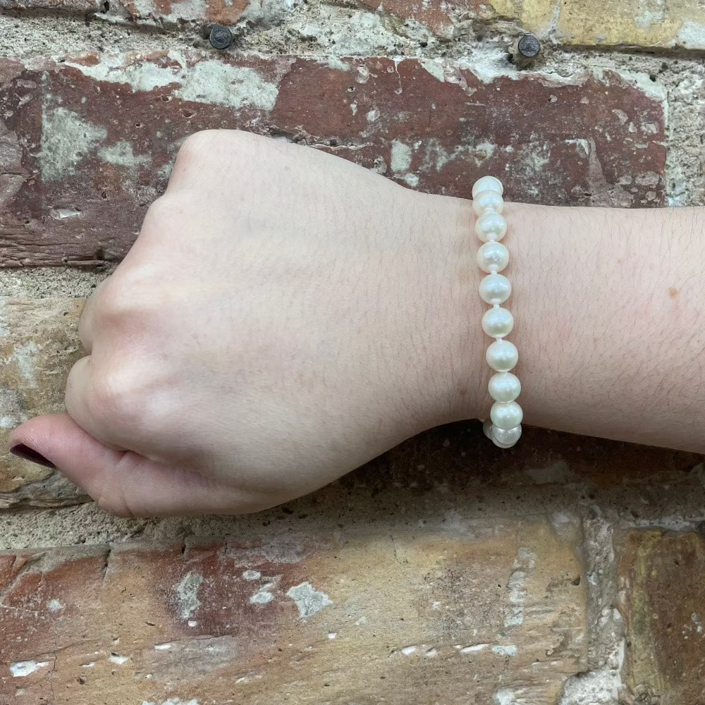Freshwater Pearl Bracelet with Sterling Silver Clasp on model