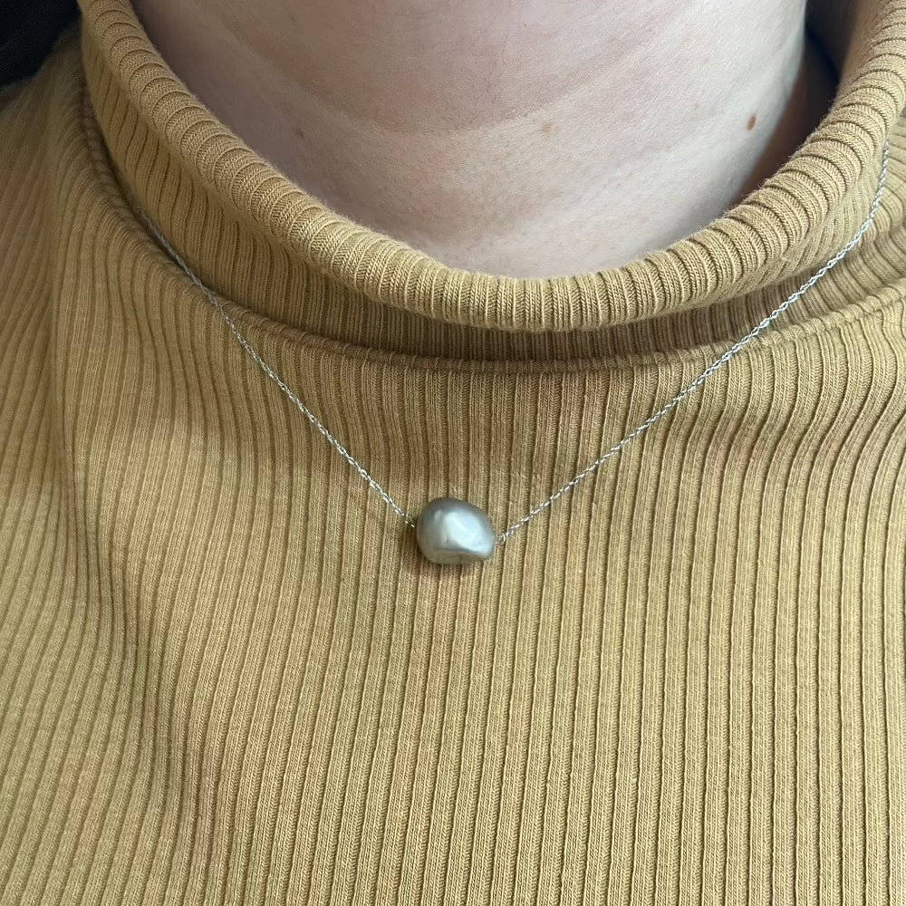 10K White Gold Single Gray Pearl Necklace on model