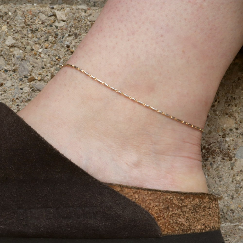Gold Diamond Cut Lumacina Chain Ankle on a model